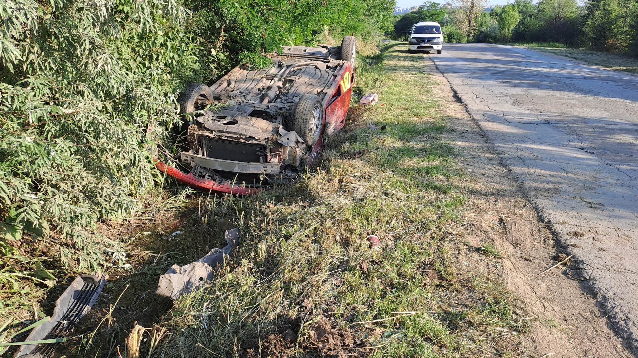 Accident La Intrarea N Chi In U Un Taxi S A R Sturnat Pe Traseu