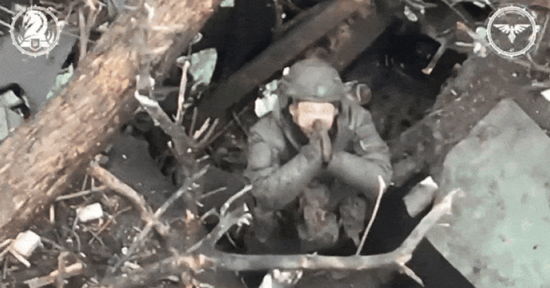 VIDEO cu imagini șocante un soldat rus roagă o dronă kamikaze