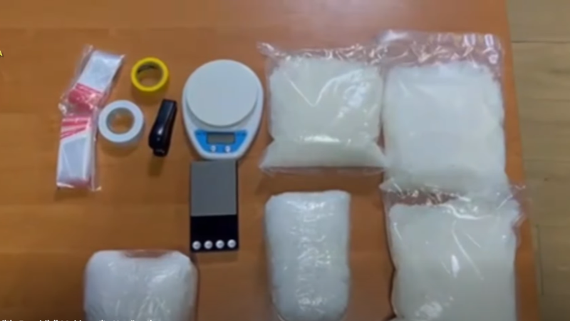 Droguri de milioane, scoase din circuit. Un bărbat a fost reținut în flagrant la Chișinău