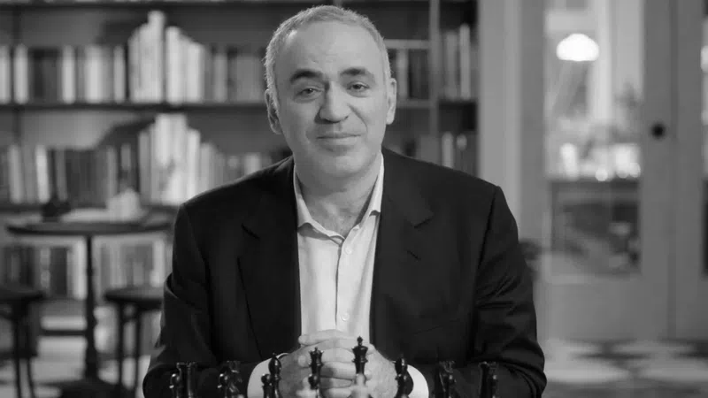 Rusia vrea arestarea lui Garry Kasparov, legendar campion la șah și opozant al lui Vladimir Putin