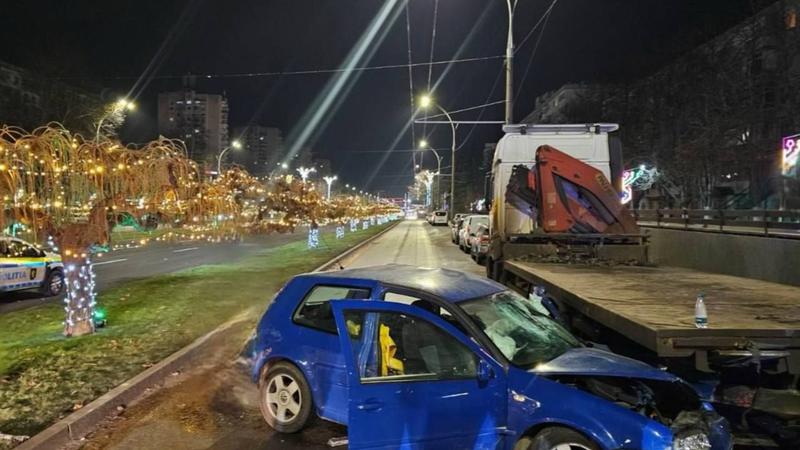 Accident grav pe bulevardul Dacia din Chișinău: doi tineri au decedat