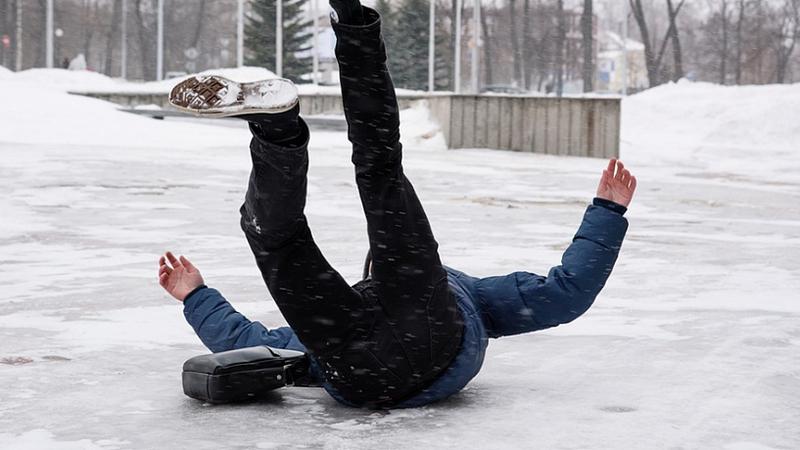 Peste 190 de persoane au ajuns la spital cu luxații și fracturi în urma ghețușului