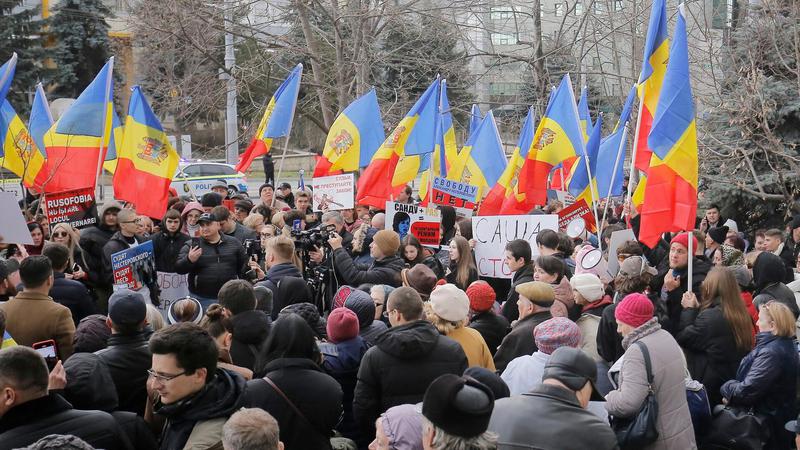 Un curier al lui Șor, care împărțea banii capilor raionali, riscă pâna la 7 ani de închisoare