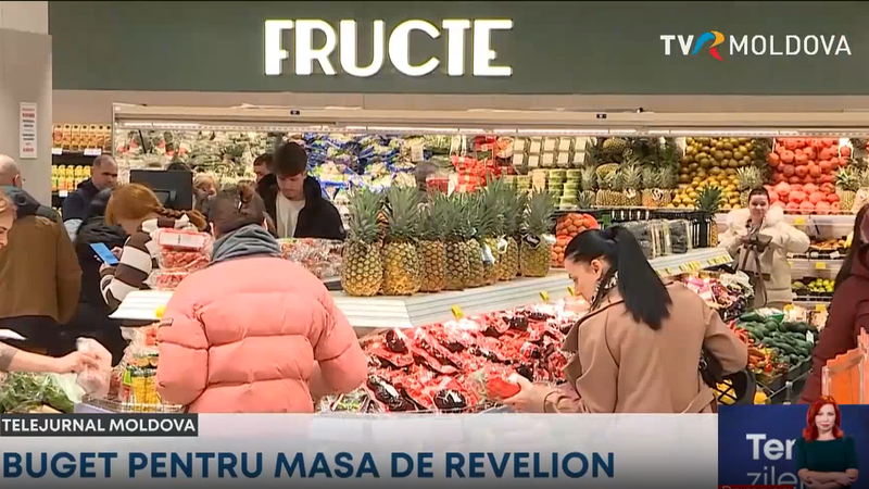 Aglomerație în magazinele din Chișinău, cu ore înainte de Revelion: Cât costă masa de sărbătoare?