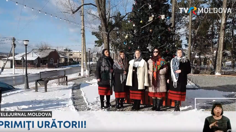 La Călinești, Fălești, tineri și bătrâni, urează gospodarilor un an nou îmbelșugat